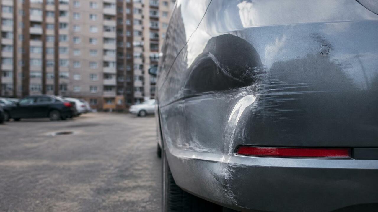 Подростки угнали мамину машину и разбили пять авто в Красноярске Двое подростков в Красноярске угнали автомобиль...