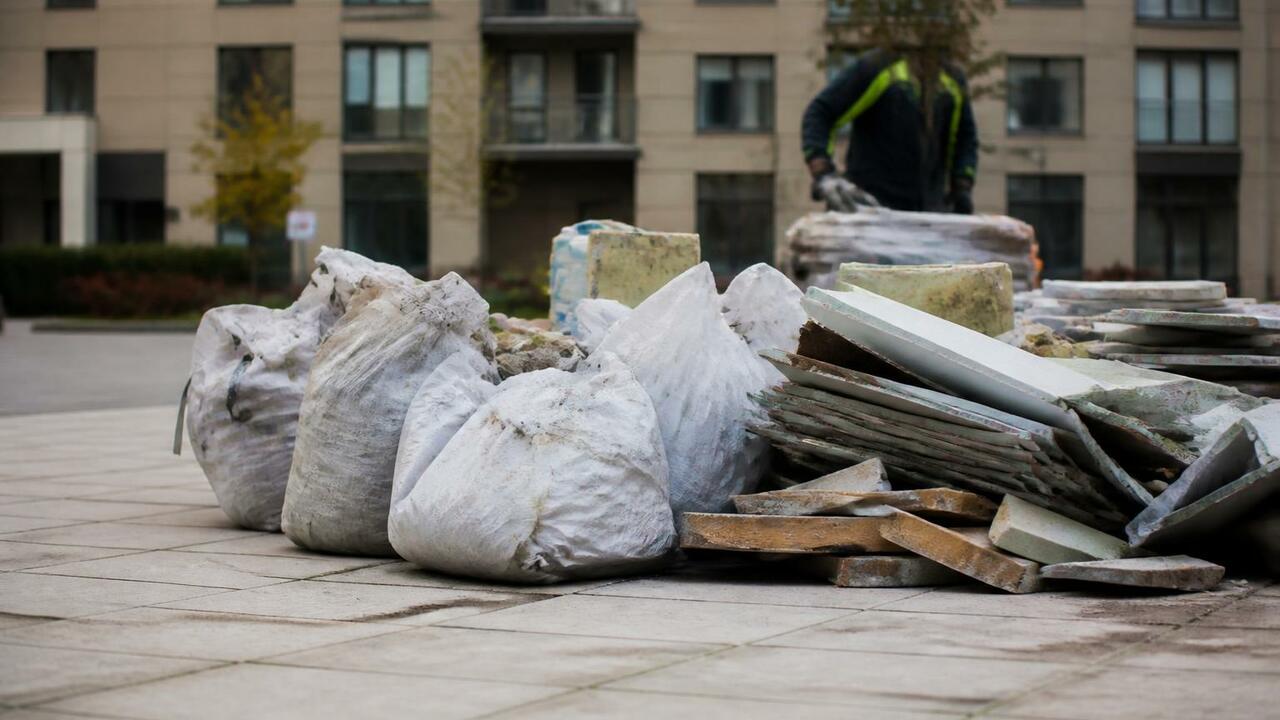 В Зеленогорске подрядчик благоустройства украл мусор, но получил деньги за вывоз В Зеленогорске возбуждено дело о мошенничестве:...
