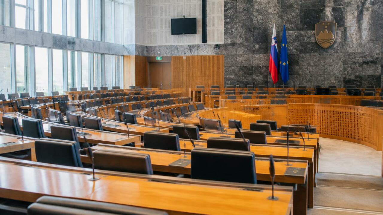 Открытие первой сессии Законодательного Собрани...